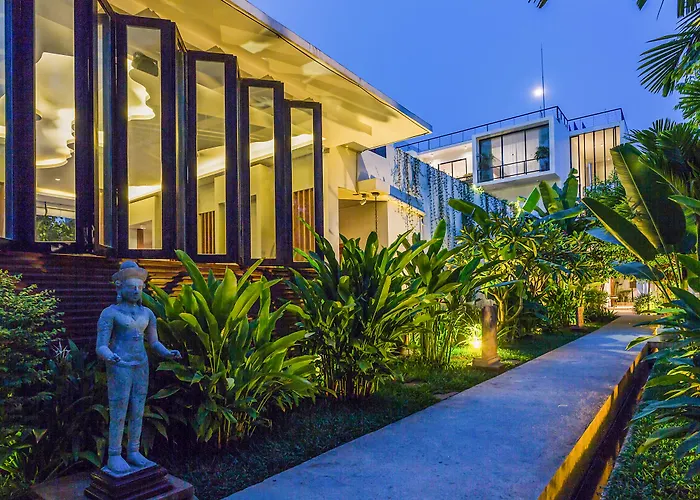 Lynnaya Urban River Hotel 5*