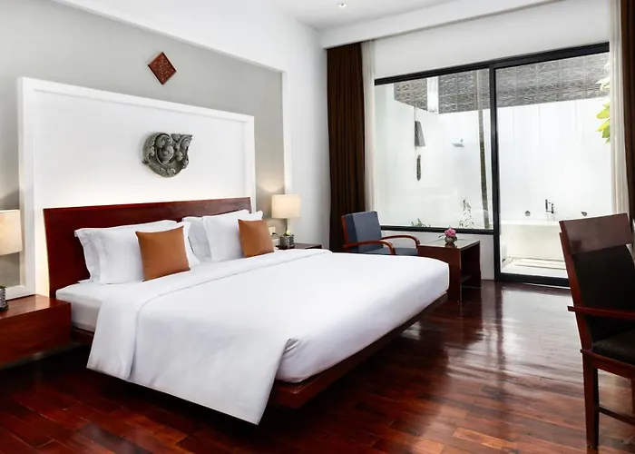 Lynnaya Urban River Hotel
